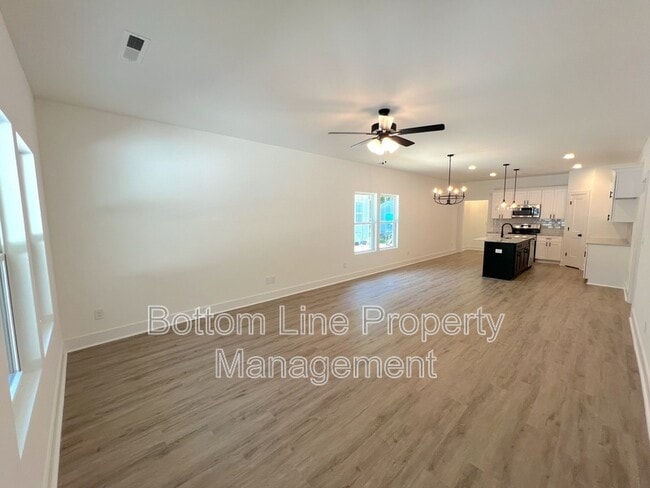 Photo - 427 Mint St