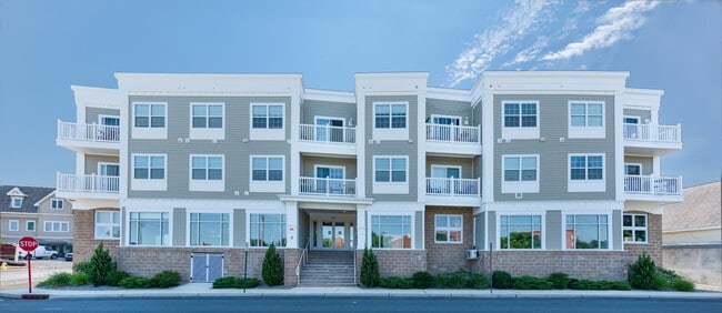 Bay Village - Hennessey Boulevard - Bay Village - Hennessey Boulevard Apartments
