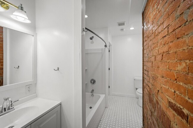 Photo - 419 Oak St