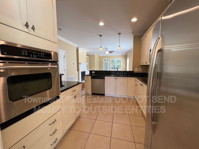 Photo - 2210 Westdale Dr
