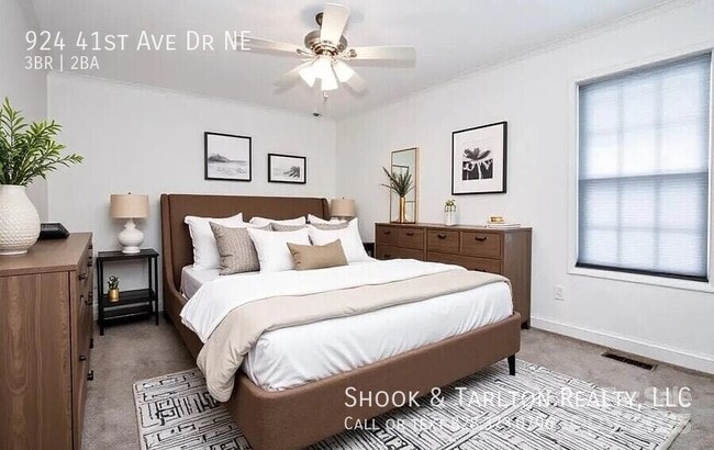 Photo - 924 41st Ave Dr NE