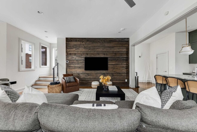 Photo - 1114A Wade Ave Unit ID1043933P