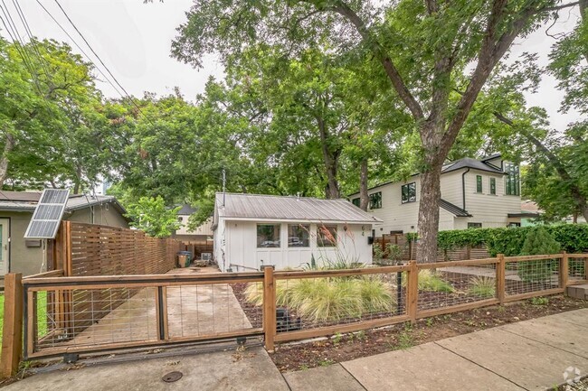 Building Photo - 64 Comal St Rental