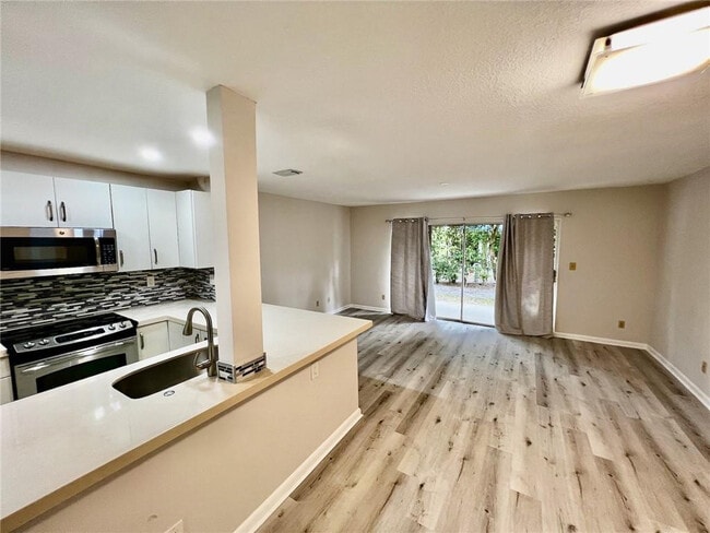 Building Photo - 21420 Tudor Dr