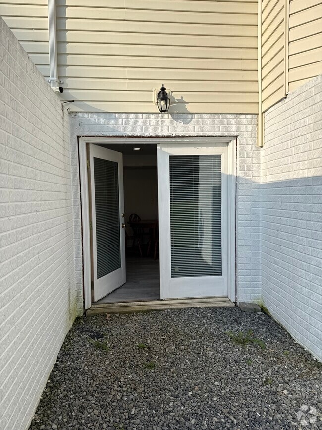 Building Photo - 1042 Laurel Grove Rd Unit Luxury Apartment for rent