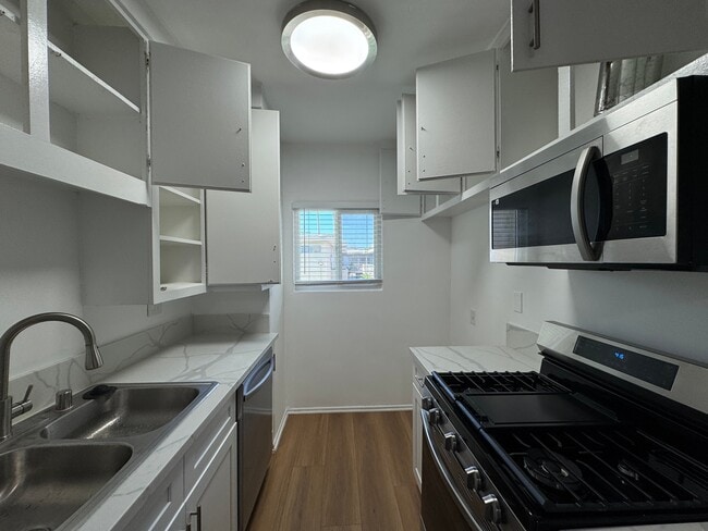 6632 Darby Ave Unit 15