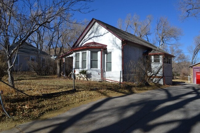 Building Photo - REMODELED 2 Bedroom Downtown Home