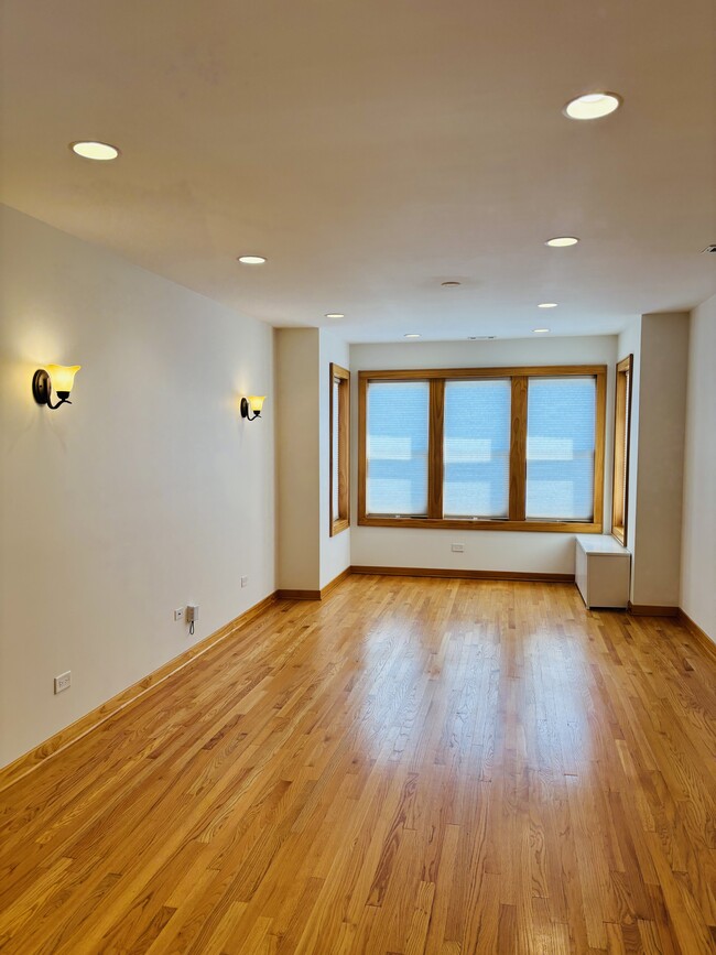 Living Room - 2318 W Diversey Ave Unit 2nd Floor