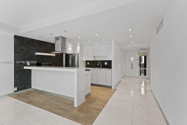 Photo - 181 Crandon Blvd Unit 207
