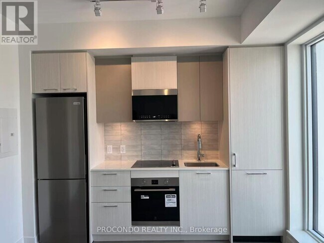 Photo - 10 Oak St Unit 2010
