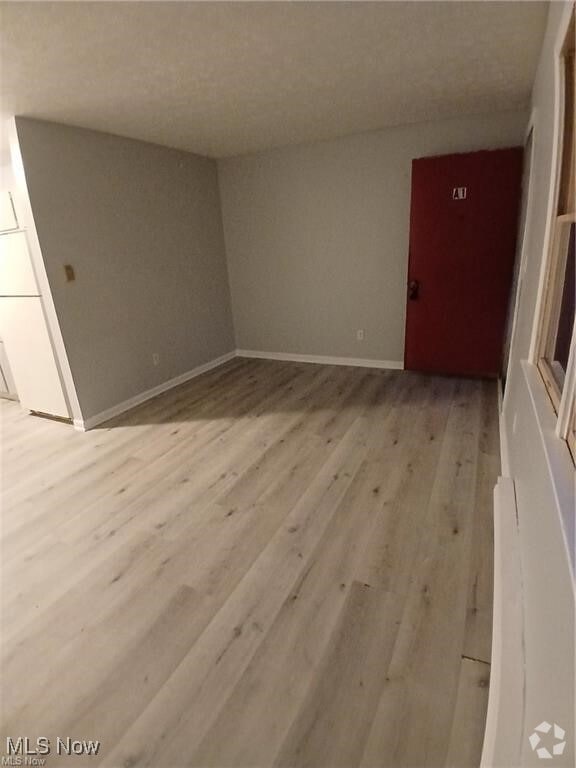 Building Photo - 31 1/2 Elm St Unit A1 Rental