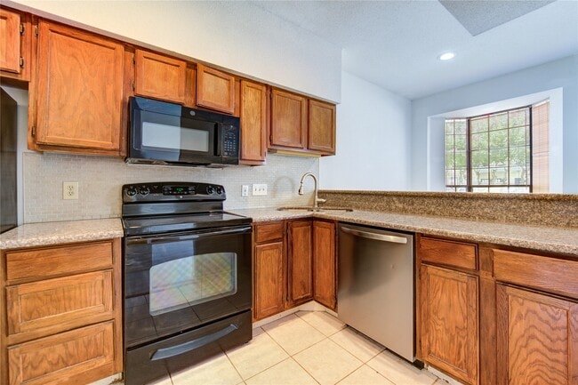 Building Photo - 2121 El Paseo St Unit 1305