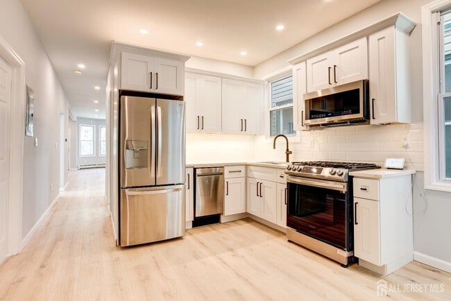 Building Photo - 3436-36 Millington Ave Unit 1