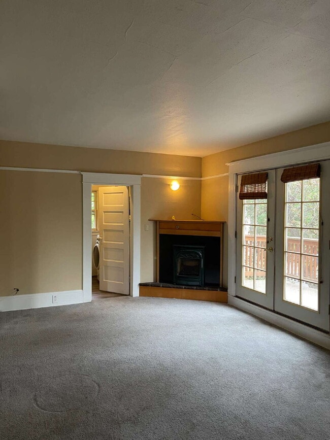Buckman Neighborhood; Great Space; Easy to call Home