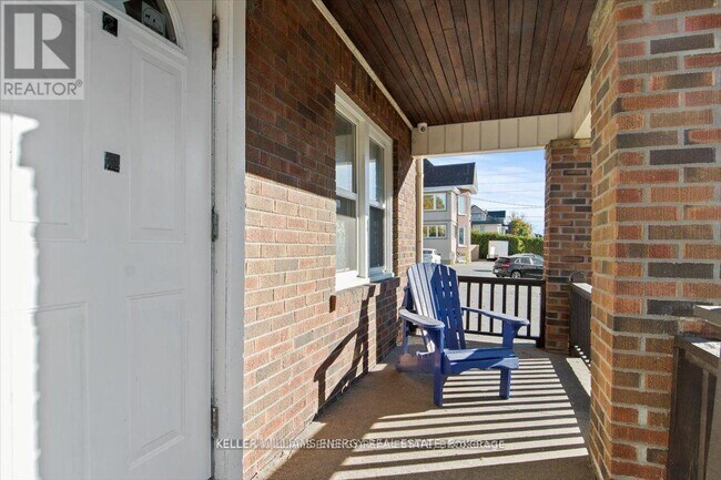 Photo - 20 Colborne St W