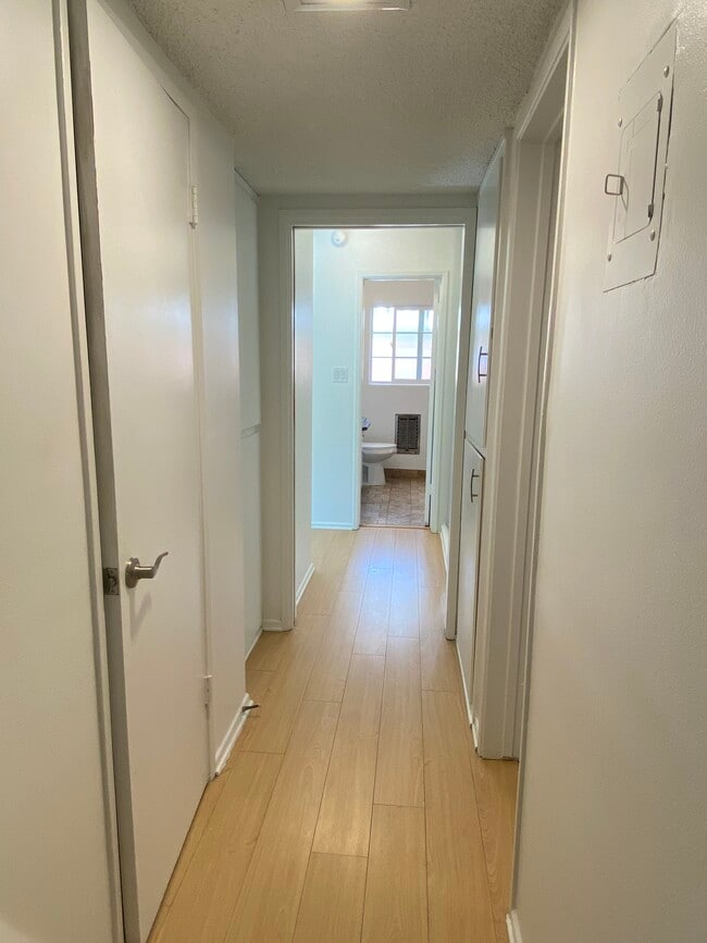 Unit 5 - 928 S Sherbourne Dr