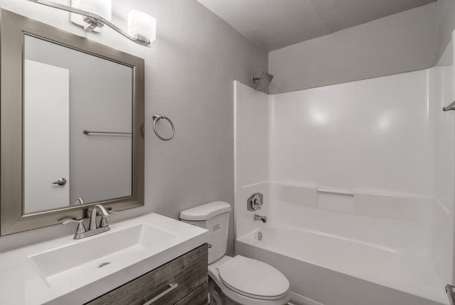 2HAB, 1BA - 820 ft² renovados