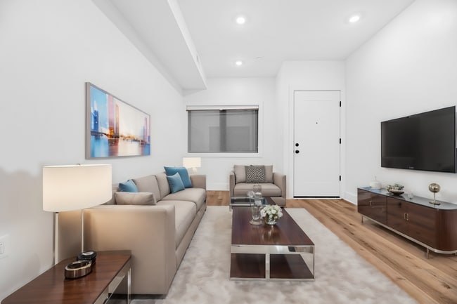 Photo - 1504 N Capitol St NW #002 Unidad 002