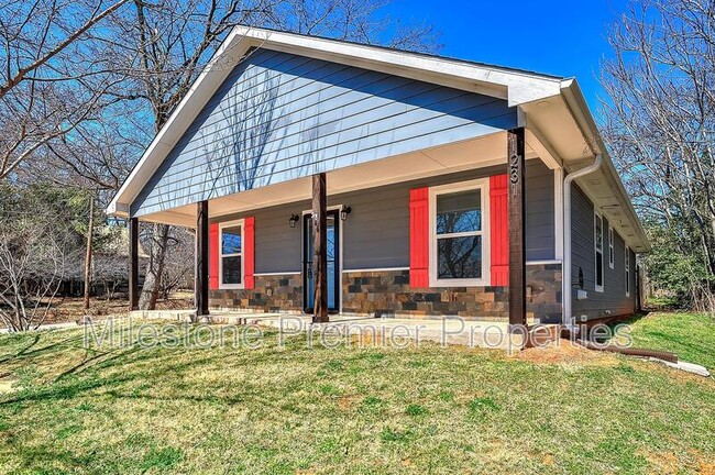 Building Photo - 1231 W Chestnut St