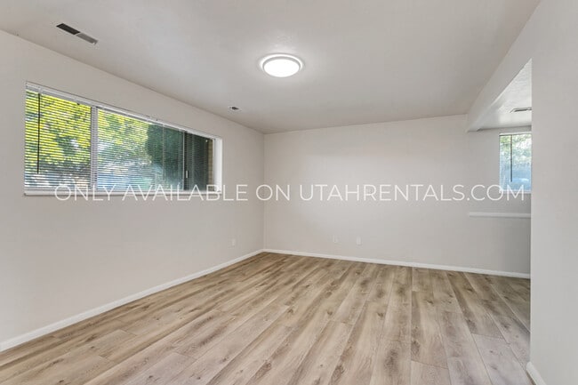 Photo - 30 E 925 N St