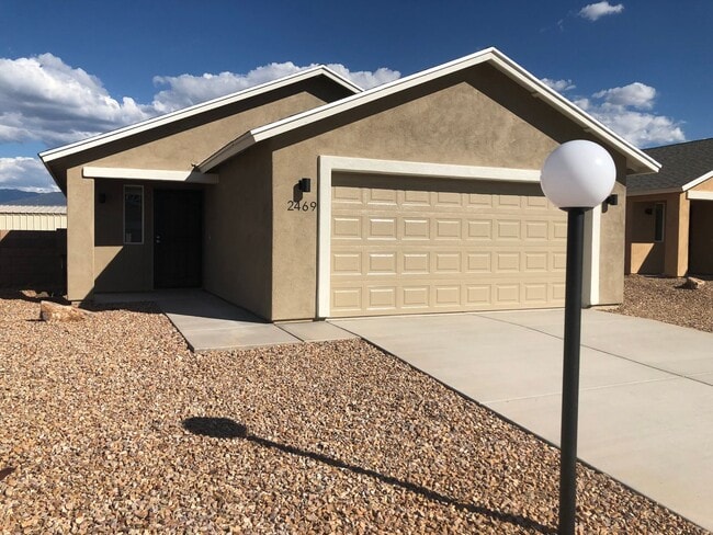 Building Photo - 2469 S Clovis Place-