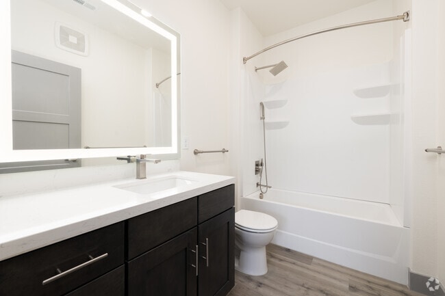 2BR, 2BA - 1099SF