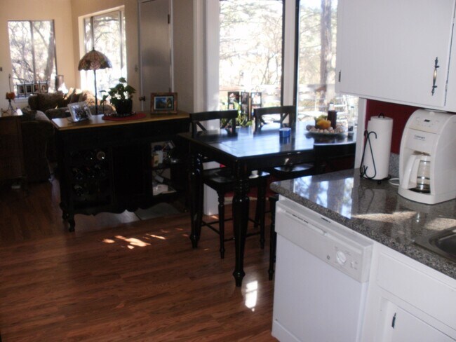 Photo - Quiet Home Among the Trees in Colfax