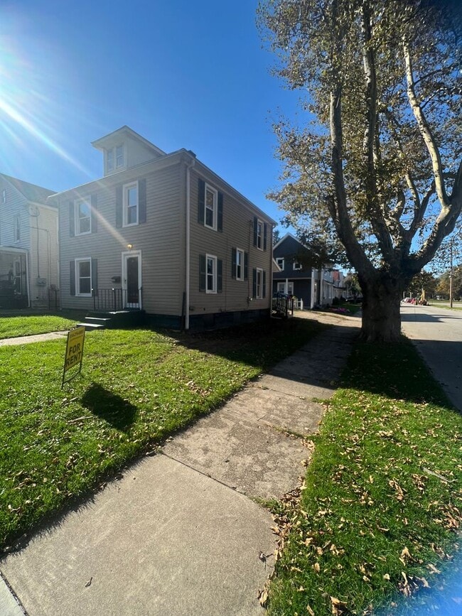 Photo - Large West Side 4 Bedroom House