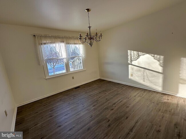 Photo - 25 Green Meadow Ct