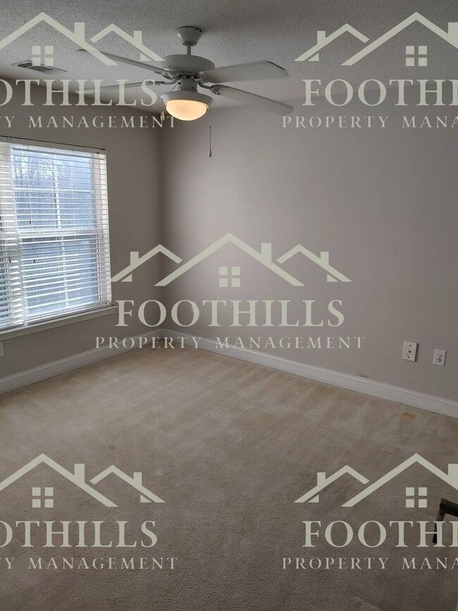 Photo - 213 Lookover Dr