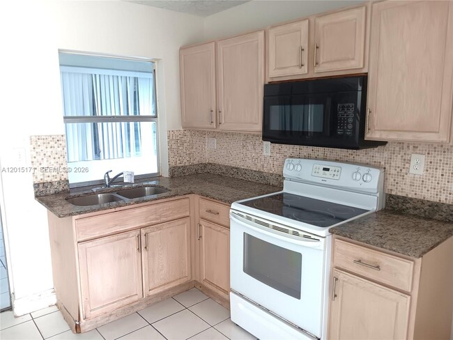 Photo - 7004 NW 67th Ave