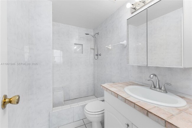 Photo - 7441 Wayne Ave Unidad 11G