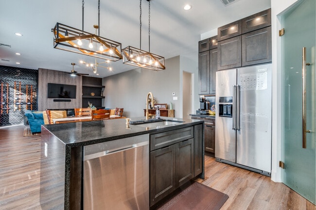 Photo - 324 S Main St