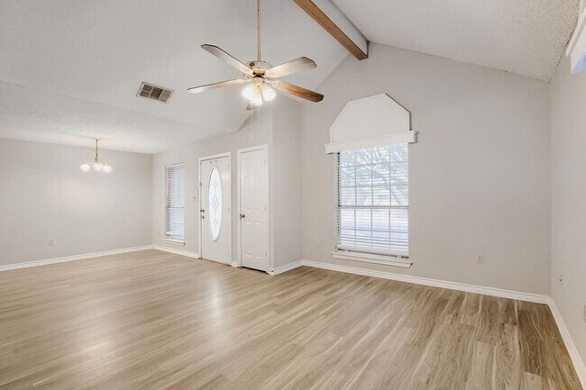 Photo - 316 Peachtree Ln