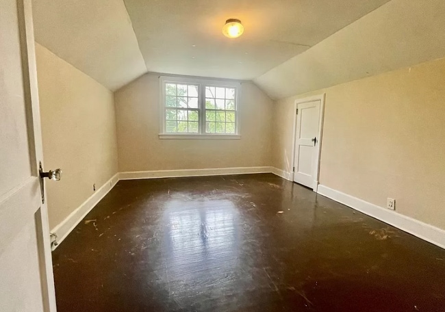 Photo - 433 Thorn Pl