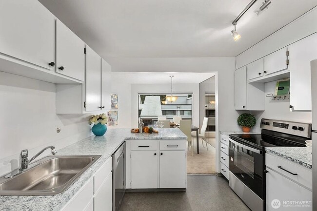 Photo - 3 Bedroom 2 Bathroom Plus Parking