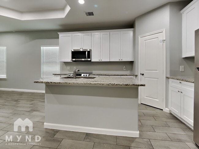 Photo - 16919 Balmoral St