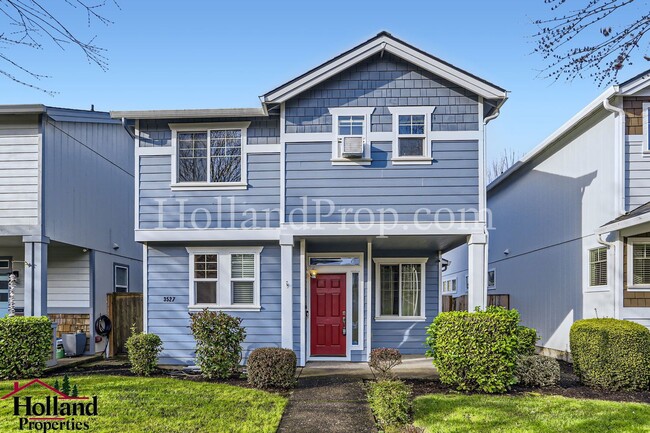 Building Photo - Elegant Two-Level Home in Hillsboro with Modern Comforts.