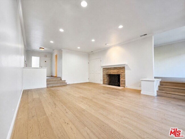 2200 S Canfield Ave