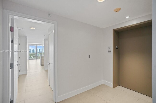 Building Photo - 16385 Biscayne Blvd Unit 1919