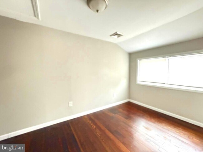 10 Webster Ave