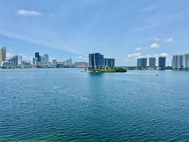 Building Photo - 3530 Mystic Pointe Dr Unit 601 Rental