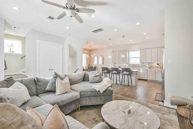 Photo - 8411 Hempstead Rd