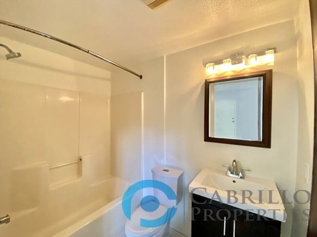Photo - 908 G St Unit 11