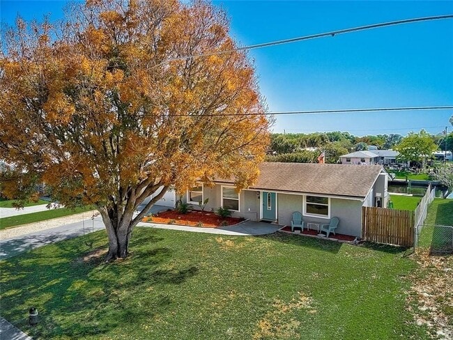 Photo - 716 Ixora Ave