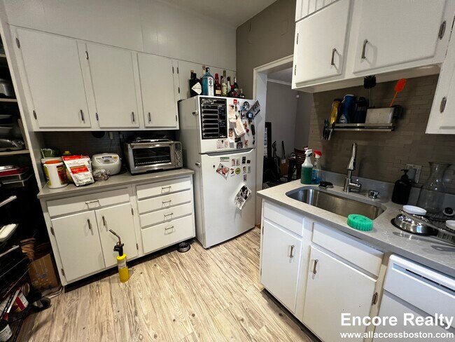 Building Photo - 101 Longwood Ave Rental