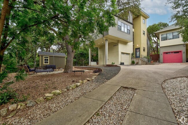 Building Photo - 2608 Del Curto Rd Rental