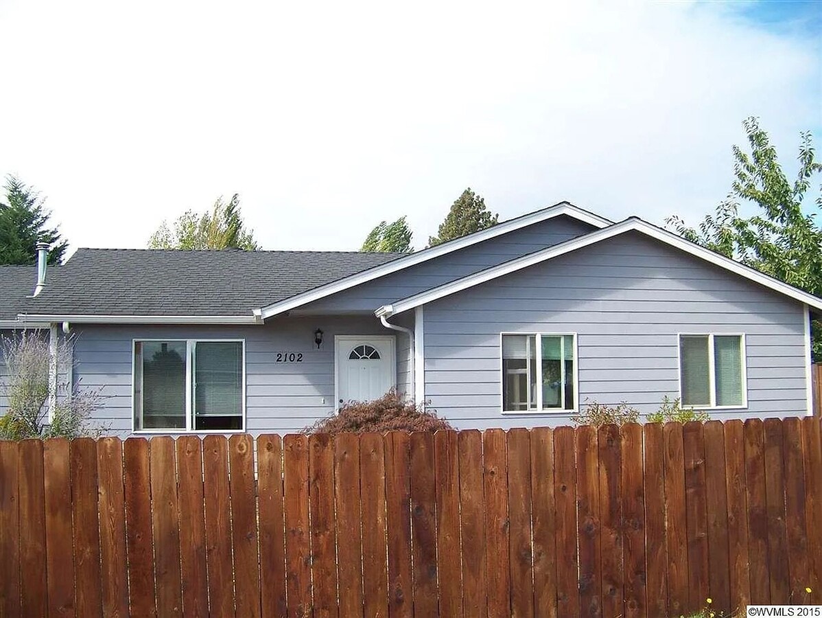 Spacious 3 Bedroom 2 Bath Home in Albany! - Spacious 3 Bedroom 2 Bath Home in Albany!