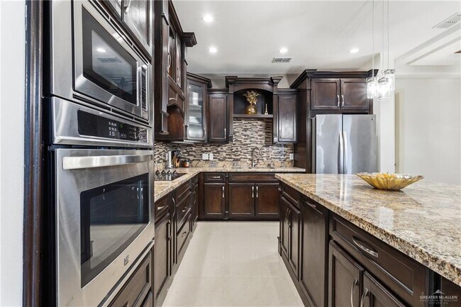 Photo - 18 Linva Ave