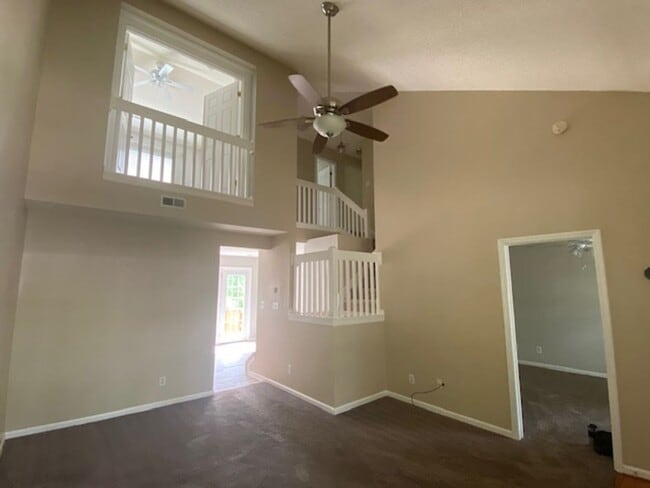 Photo - 96 Tannenbaum Cir